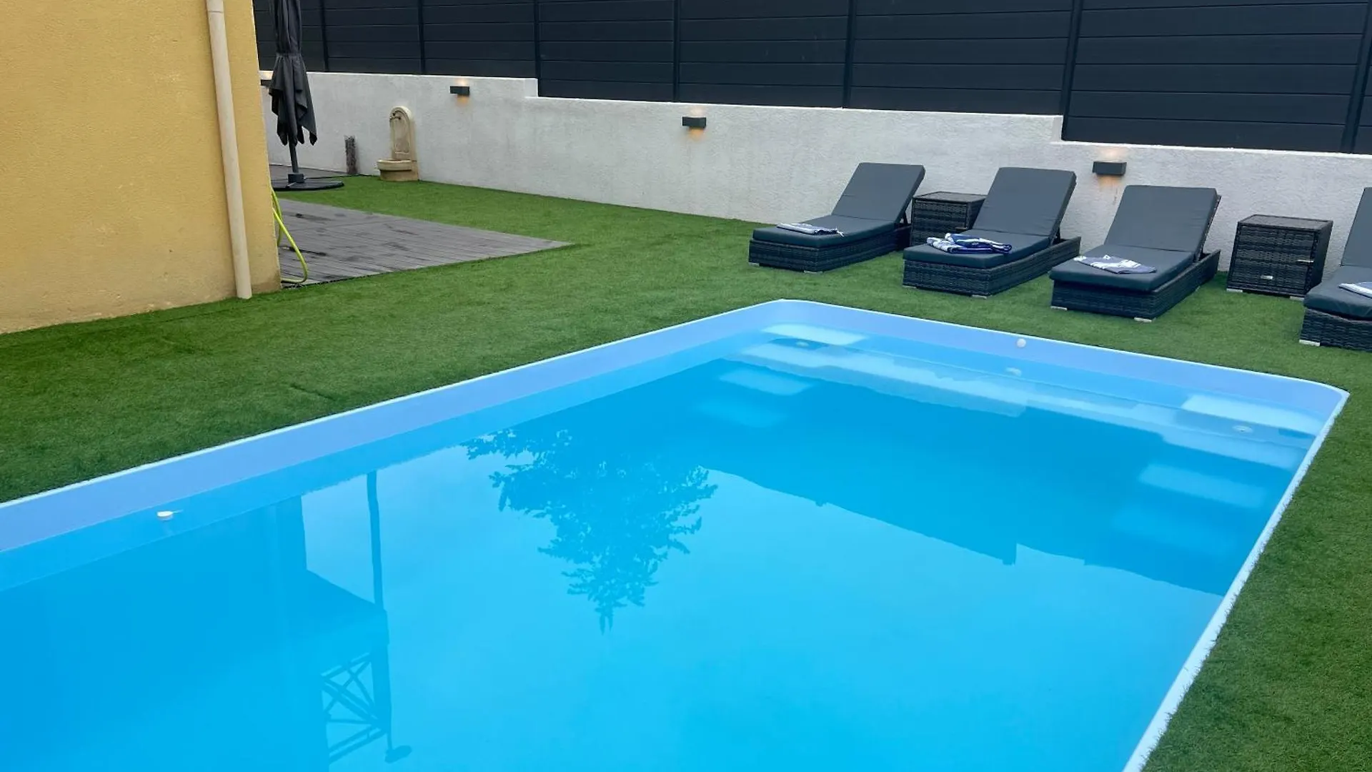 הקונטקטים של Belle Villa Familiale 5 Pces Special Ete